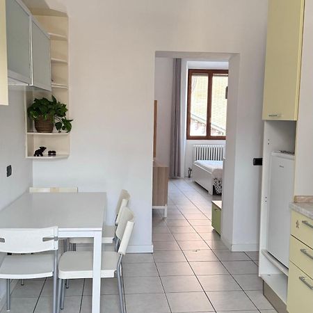 Sawasdee 37 Appartement Monza Buitenkant foto
