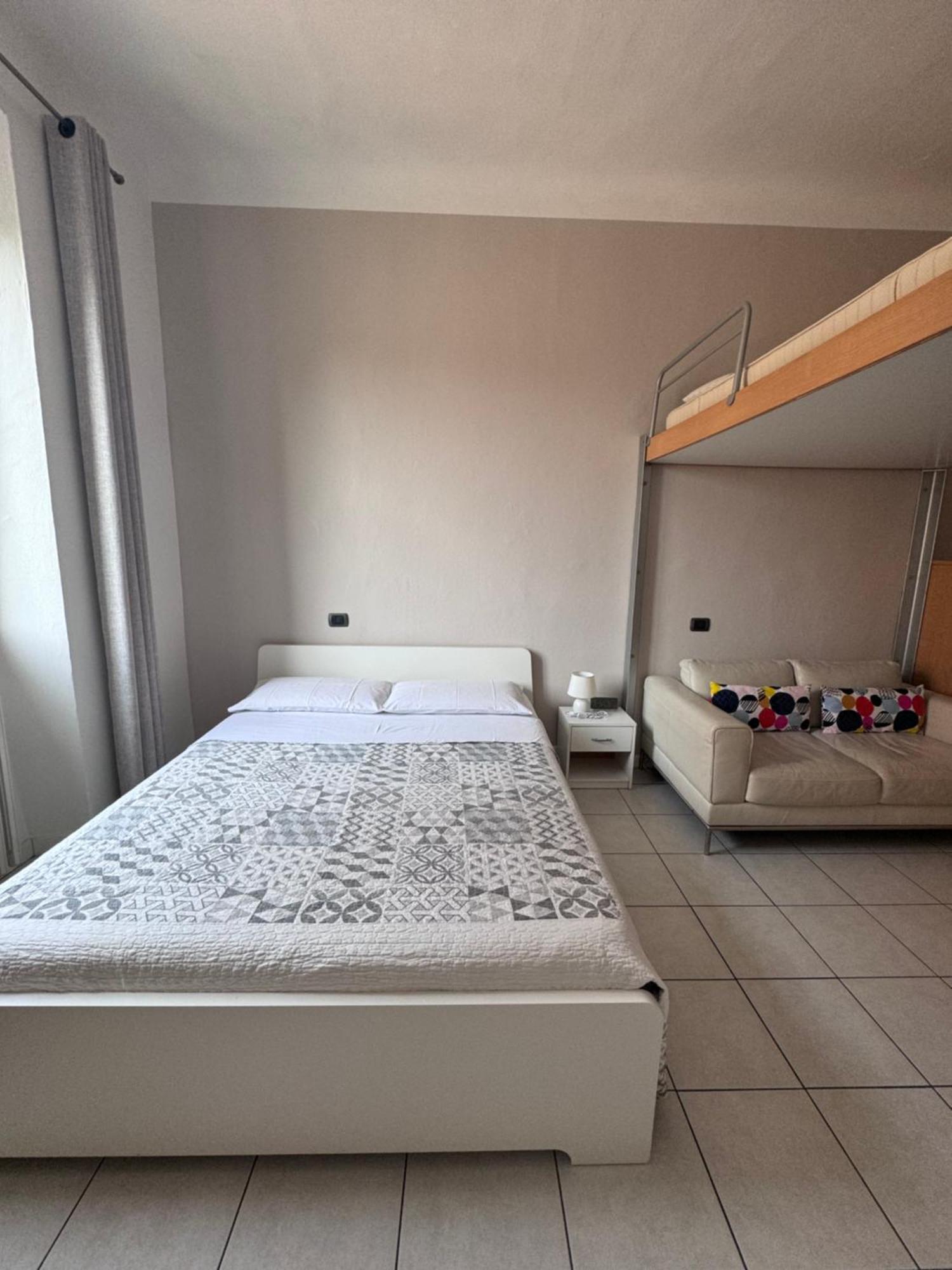 Sawasdee 37 Appartement Monza Buitenkant foto